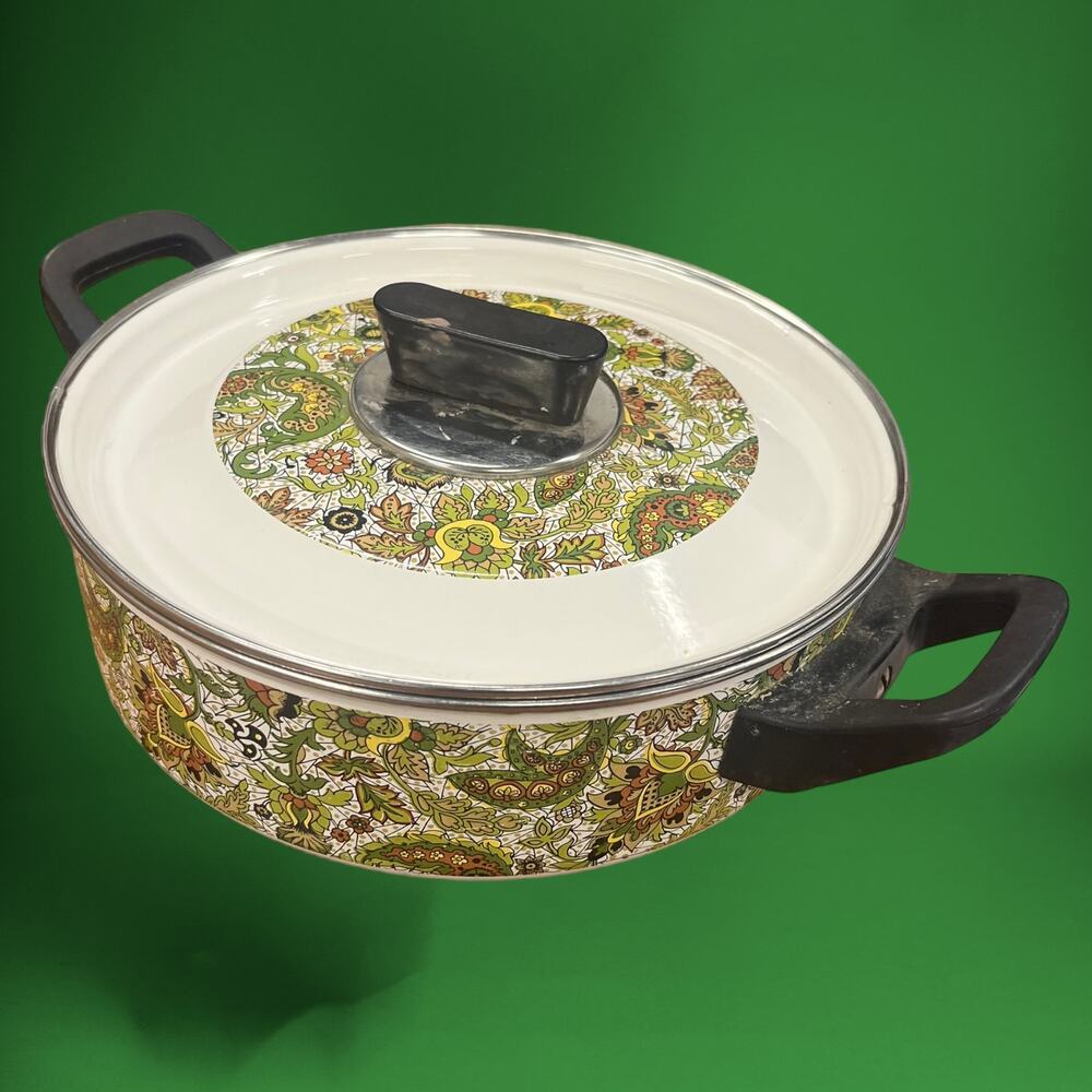 Vintage 70’s Enameled Cast Iron Covered Pot/ Baking 9" Diameter Granny Cottage